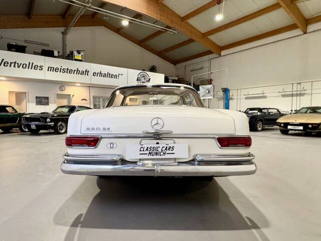 Mercedes-Benz 220 SE b
