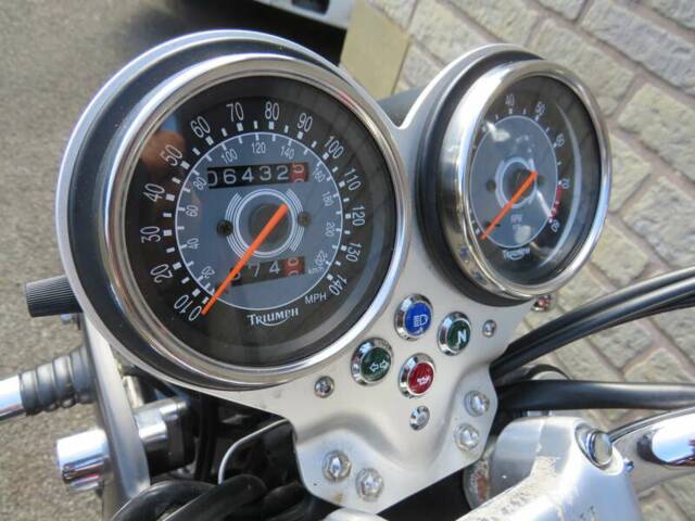 Triumph Bonneville T100