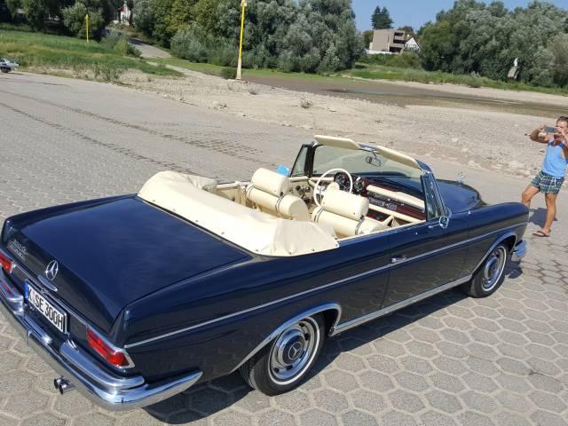 Mercedes-Benz 300 SE