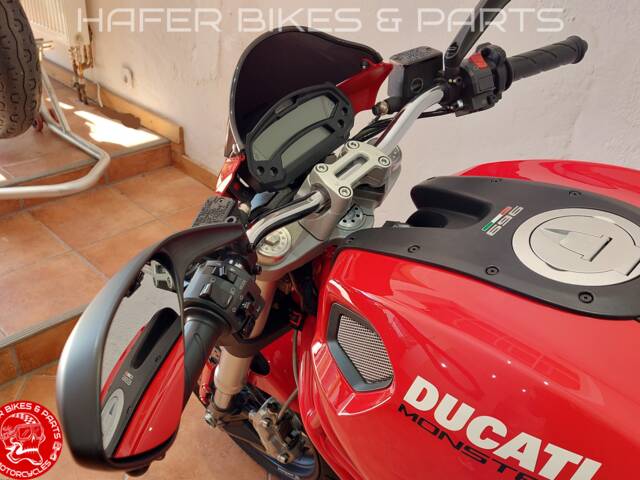Ducati Monster 696 Plus