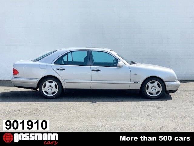 Immagine 1/15 di Mercedes-Benz E 320 (1998)