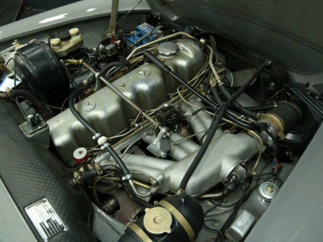 Mercedes-Benz 250 SL