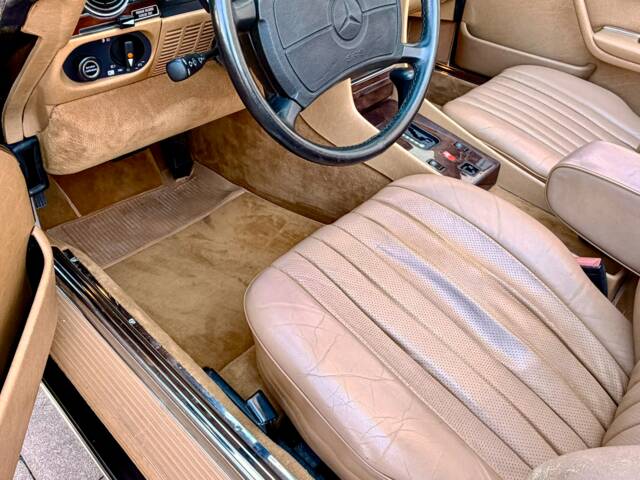 Mercedes-Benz 560 SL