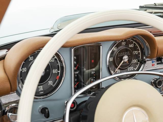 Mercedes-Benz 280 SL