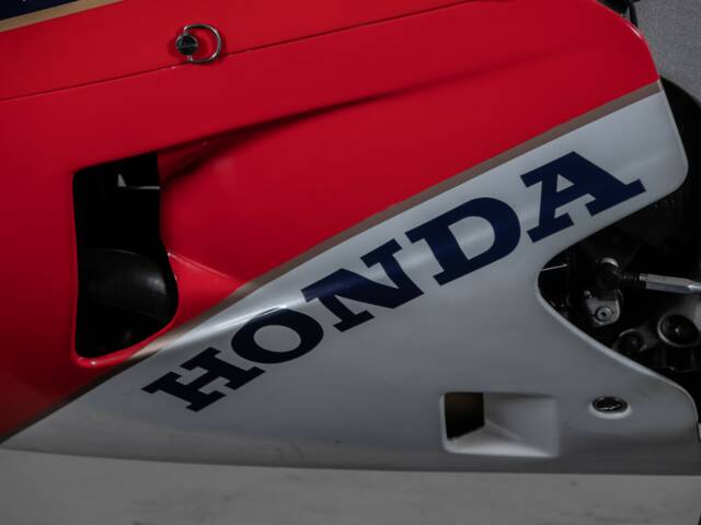Honda VFR 750R RC 30