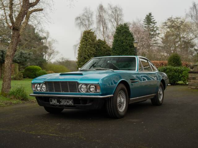 Image 1/50 of Aston Martin DBS V8 (1972)