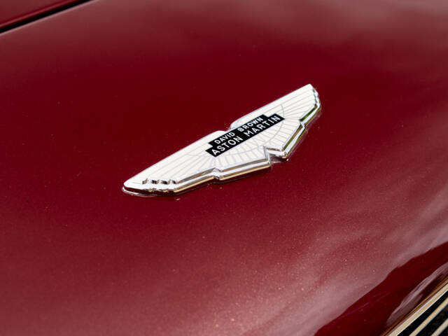 Aston Martin DBS V8