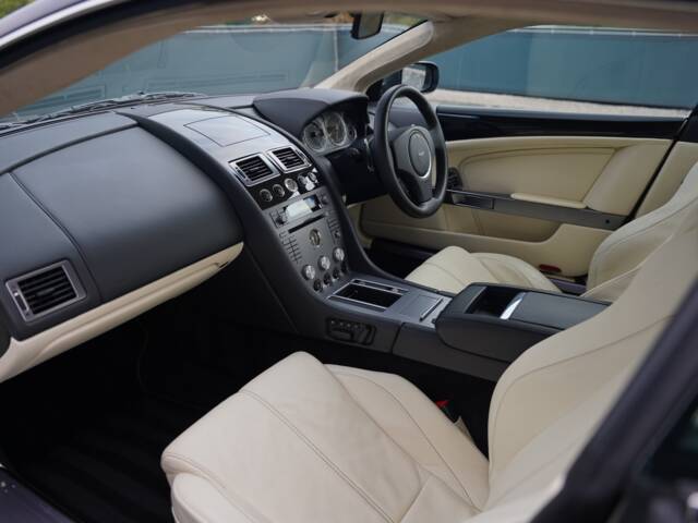 Aston Martin DB 9
