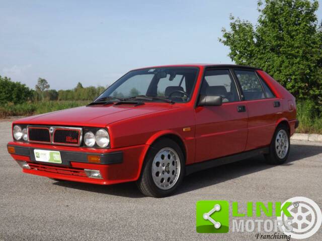 Image 1/10 de Lancia Delta 1.6 HF (1988)
