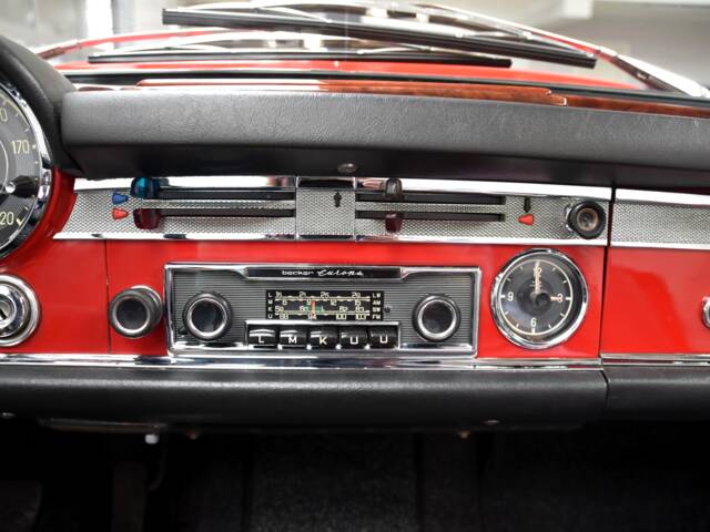 Mercedes-Benz 230 SL