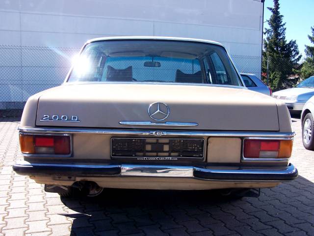 Mercedes-Benz 200 D