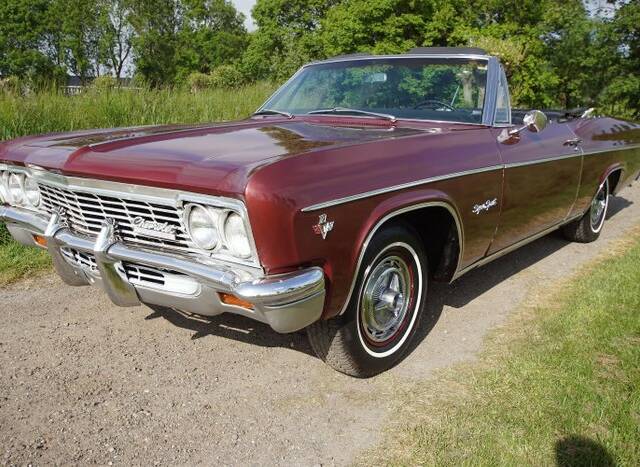 Image 1/7 of Chevrolet Impala Convertible (1966)