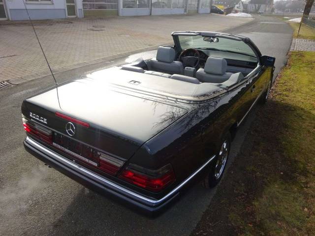 Mercedes-Benz 320 CE