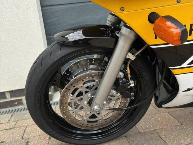 Yamaha FZR 400