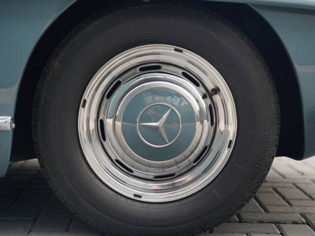 Mercedes-Benz 300 SL Roadster