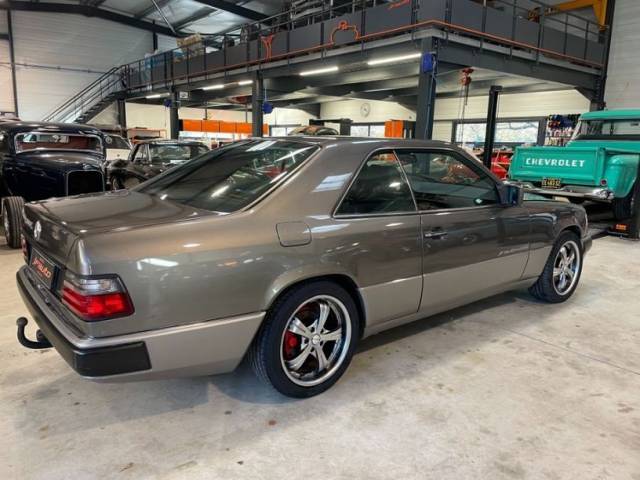 Mercedes-Benz 220 CE