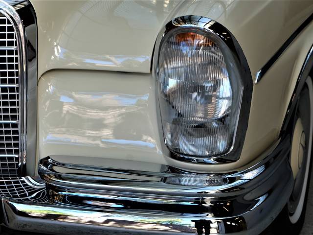 Mercedes-Benz 300 SE