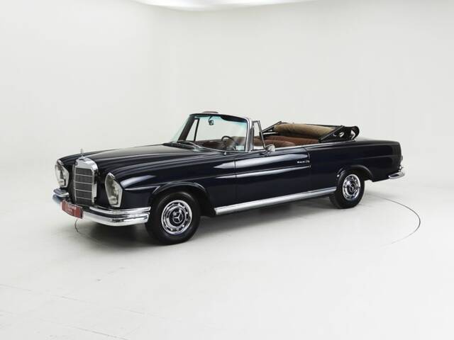 Image 1/15 of Mercedes-Benz 220 SE b (1964)