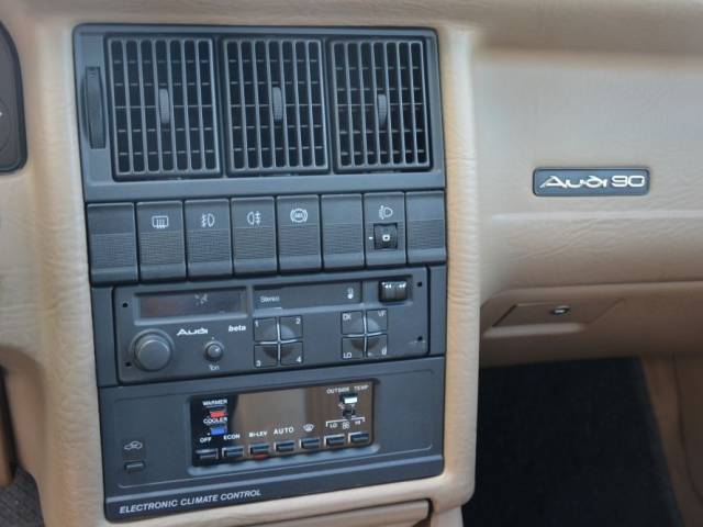 Audi 90 - 2.3E - 90