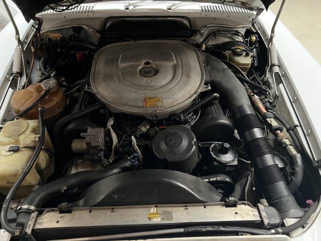 Mercedes-Benz 560 SL
