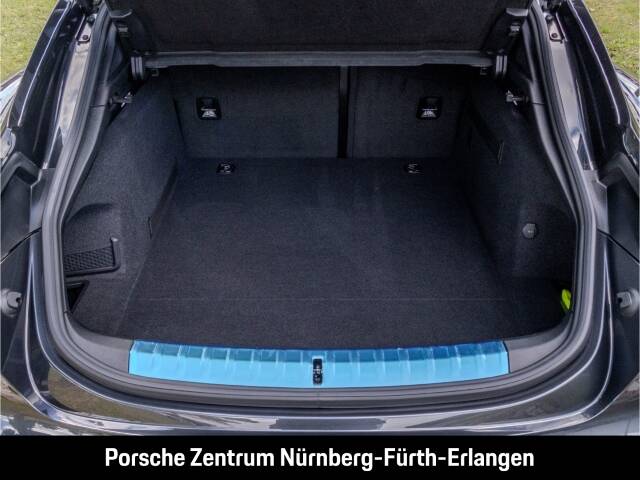 Porsche Taycan Turbo S Cross Turismo