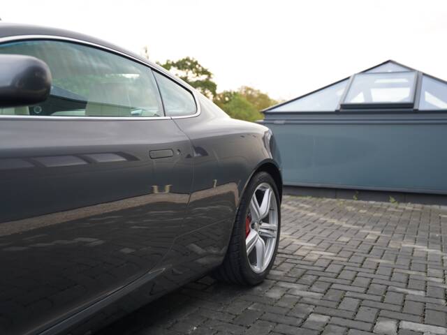 Aston Martin DB 9