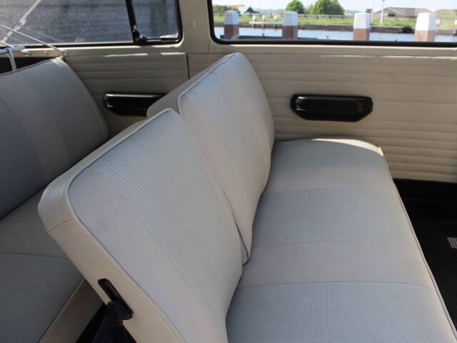 Volkswagen T2a minibus L