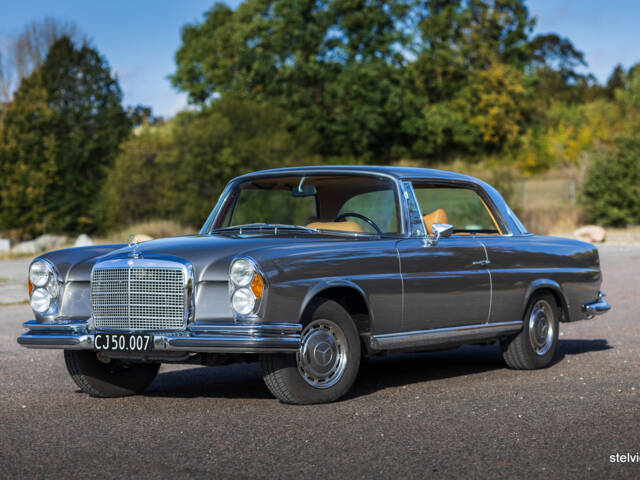 Image 1/61 of Mercedes-Benz 280 SE 3,5 (1971)