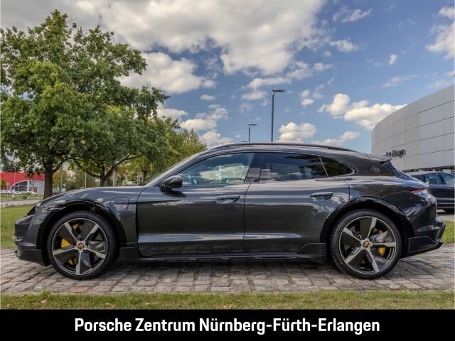 Porsche Taycan Turbo S Cross Turismo