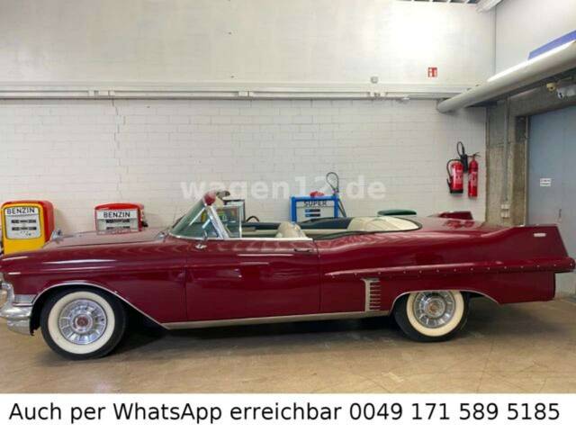 Image 1/15 of Cadillac DeVille Convertible (1957)