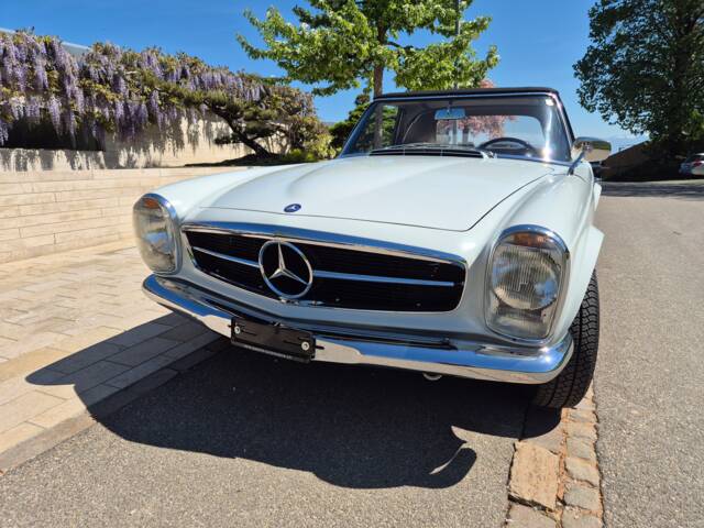 Mercedes-Benz 230 SL