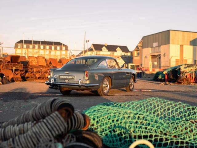 Aston Martin DB 4