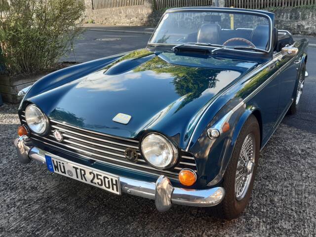 Image 1/5 of Triumph TR 250 (1968)