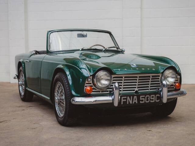 Image 1/8 of Triumph TR 4 (1965)