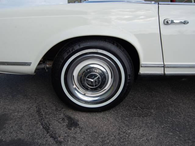 Mercedes-Benz 230 SL