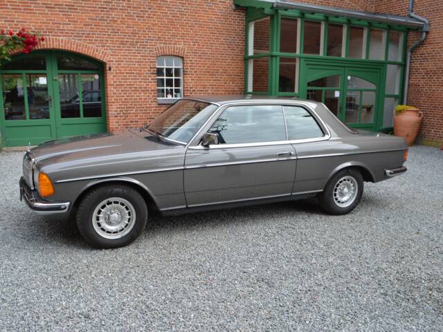 Mercedes-Benz 230 CE