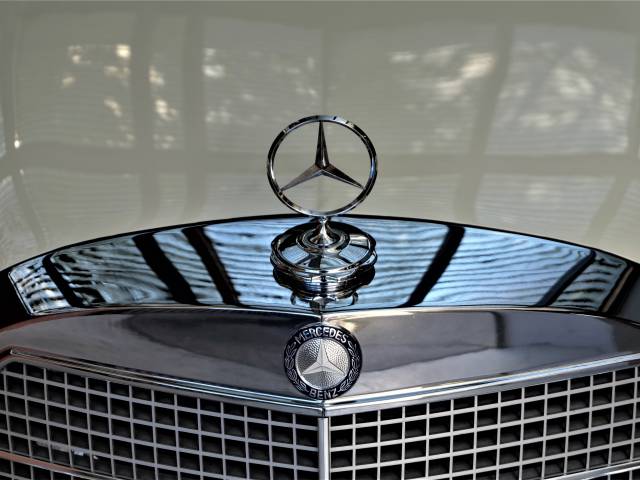 Mercedes-Benz 300 SE