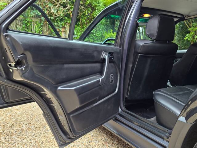 Mercedes-Benz 190 E 2.3-16