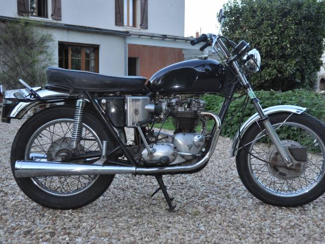 TRIUMPH BONNEVILLE T120
