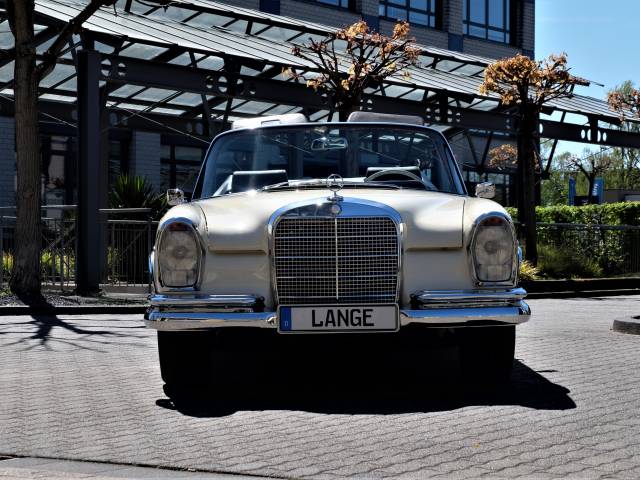 Mercedes-Benz 300 SE