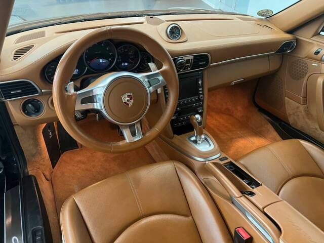Porsche 911 Carrera 4 GTS