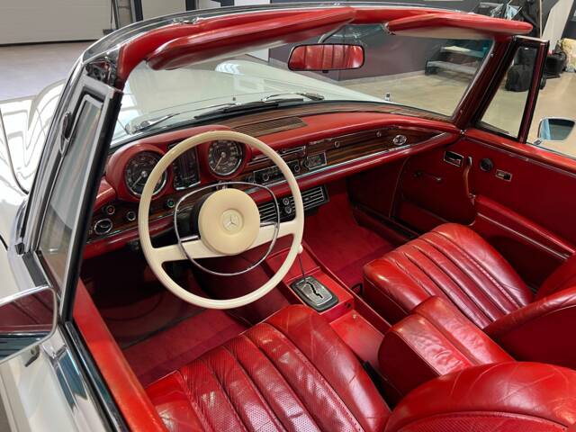Mercedes-Benz 280 SE