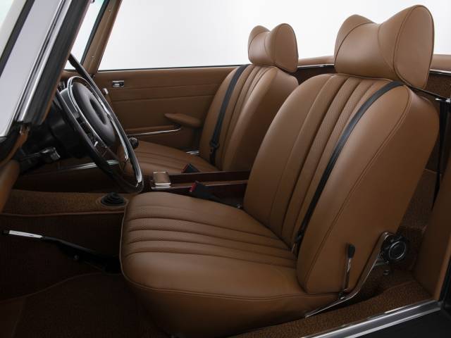Mercedes-Benz 280 SL