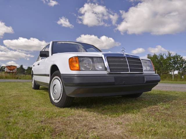 Mercedes-Benz 200 D