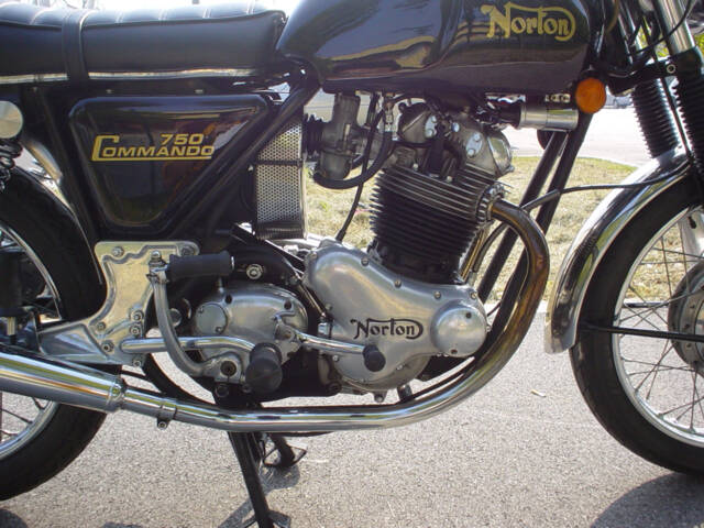 Norton Commando 750 Roadster