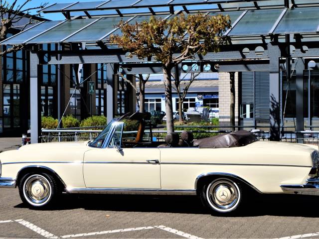 Mercedes-Benz 300 SE
