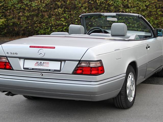 Mercedes-Benz E 320