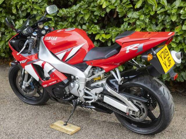 Yamaha YZF-R1