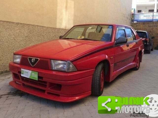 Image 1/10 de Alfa Romeo 75 1.8 Turbo Evoluzione (1987)
