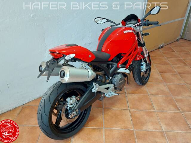 Ducati Monster 696 Plus